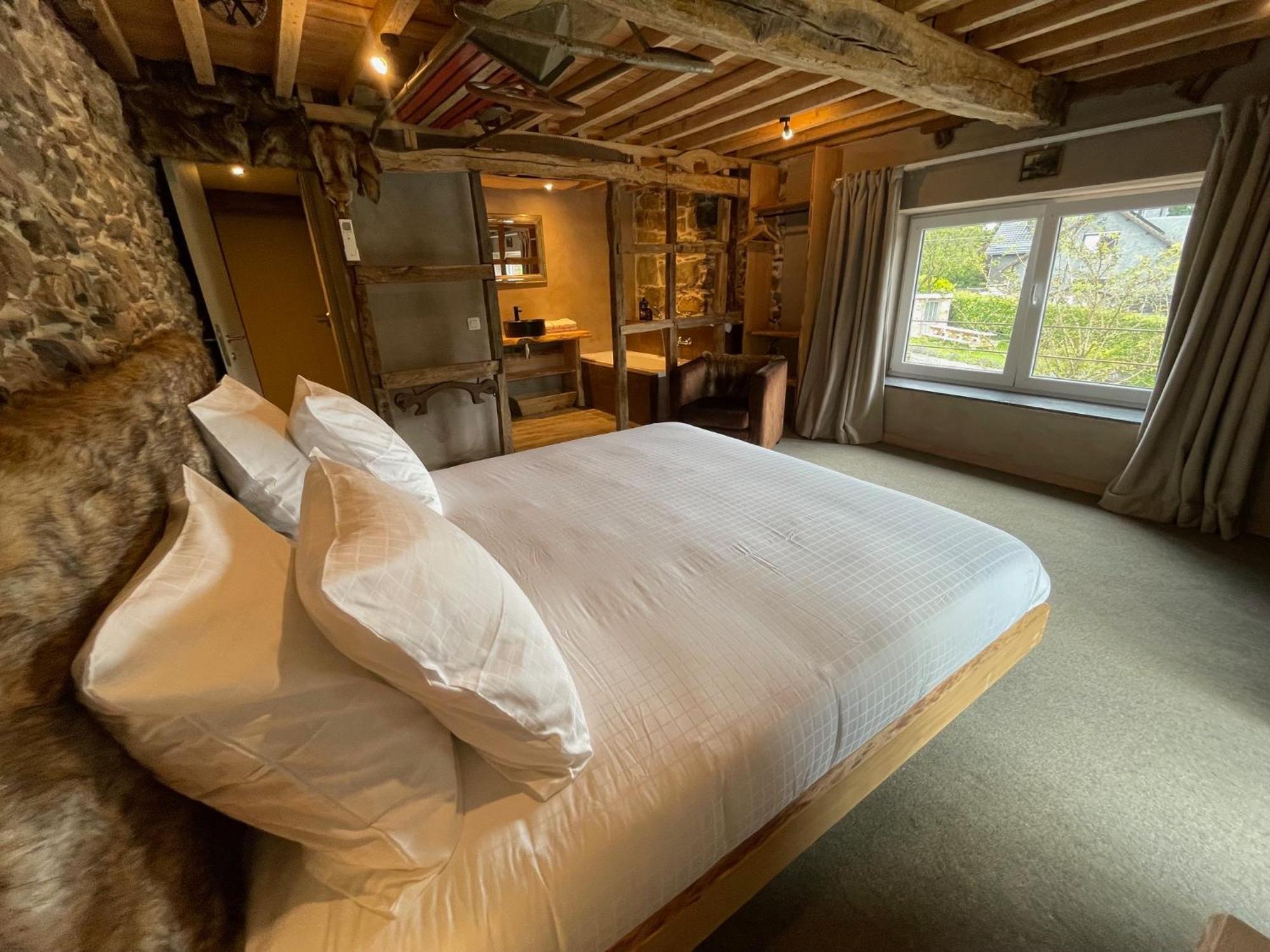Les Chambres De Laurette Spa Exteriör bild