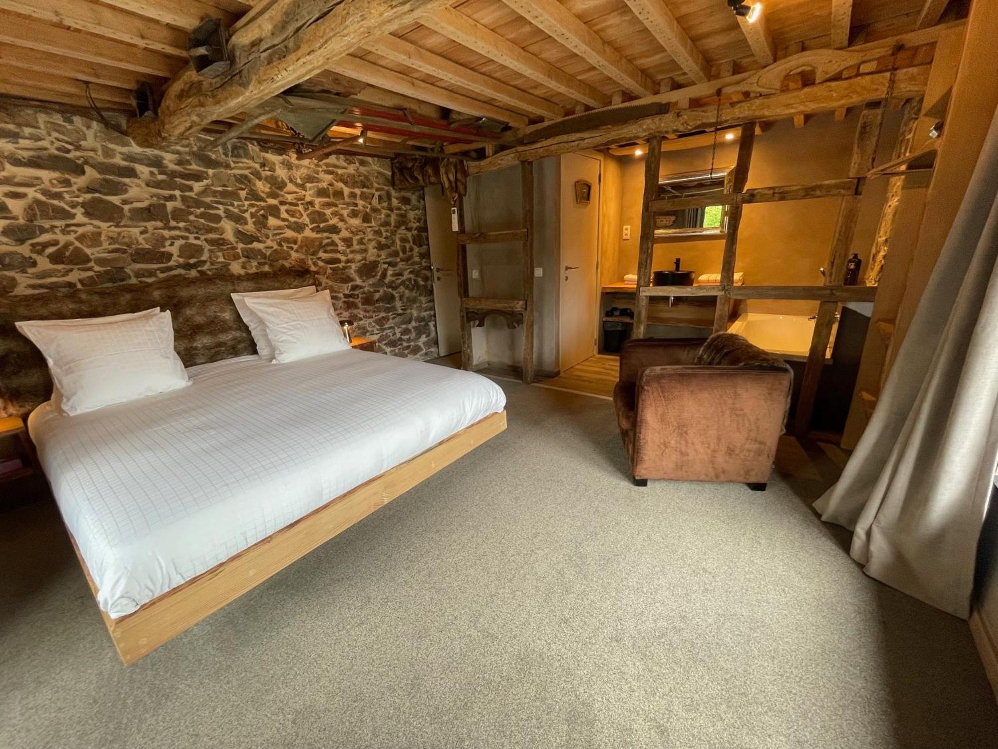 Les Chambres De Laurette Spa Exteriör bild