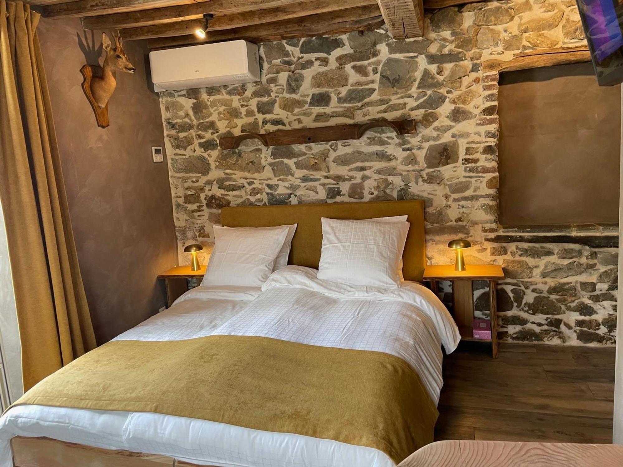 Les Chambres De Laurette Spa Exteriör bild