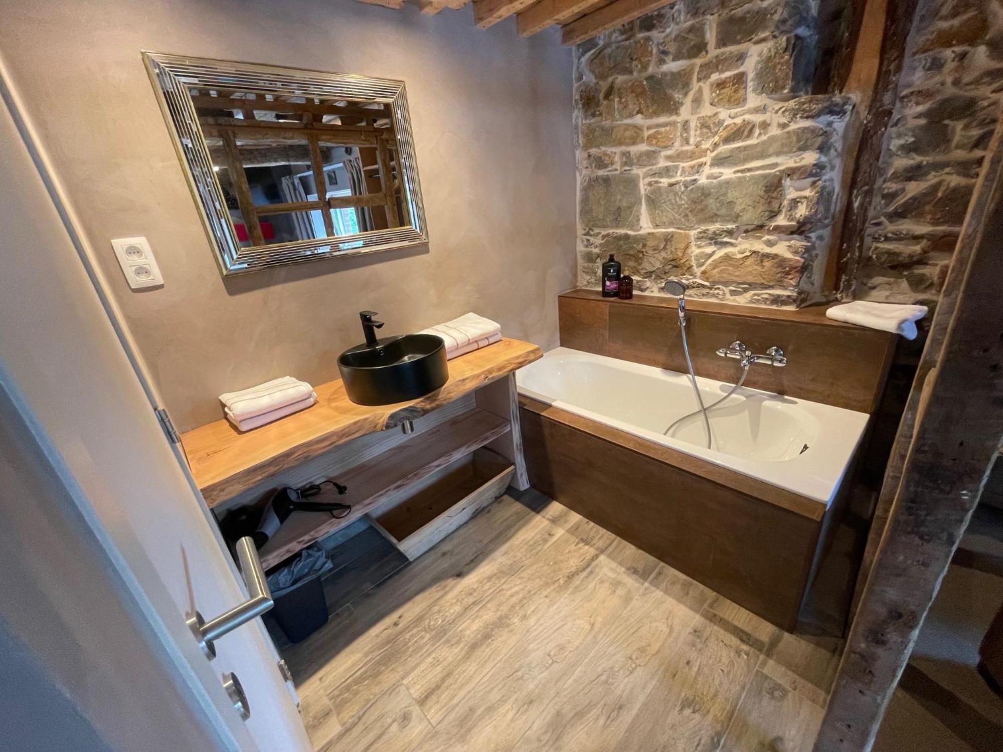 Les Chambres De Laurette Spa Exteriör bild